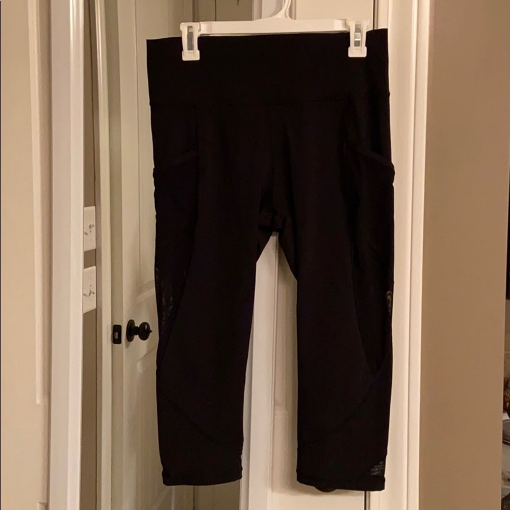 Lululemon mesh black Capri crop leggings sz 10